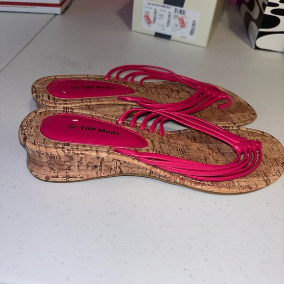TOP Moda Pink Sandals with Multi-Strap Design - Picture 3 of 5